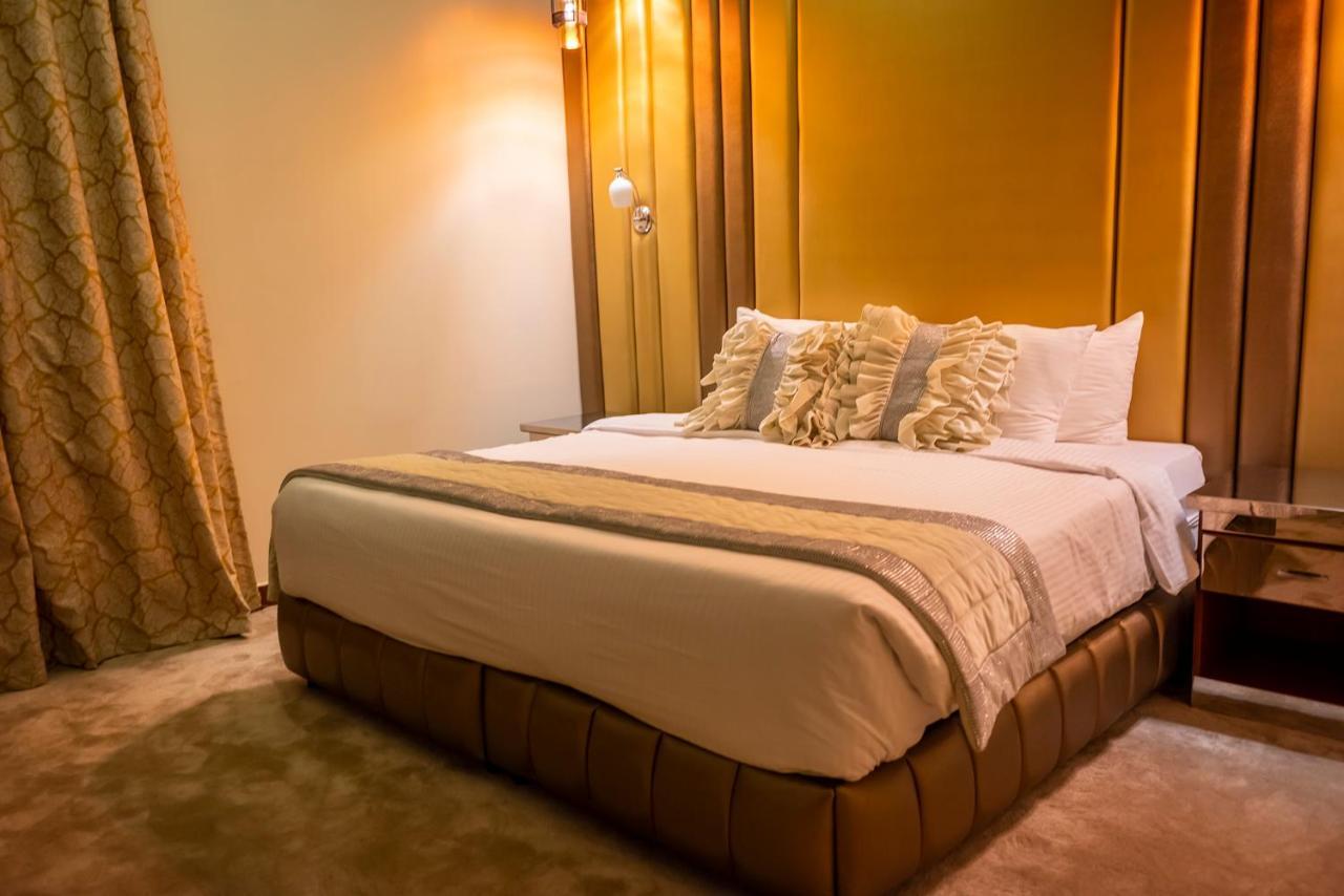 Meral Crown Hotel